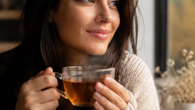 The more women drink black tea, the younger they look!